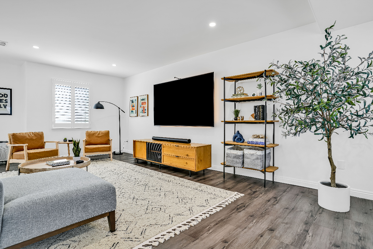 5 Min to LAC+USC & Keck - Furnished 3BR Home, No Shared Walls, 2-Car Garage - Photo 6