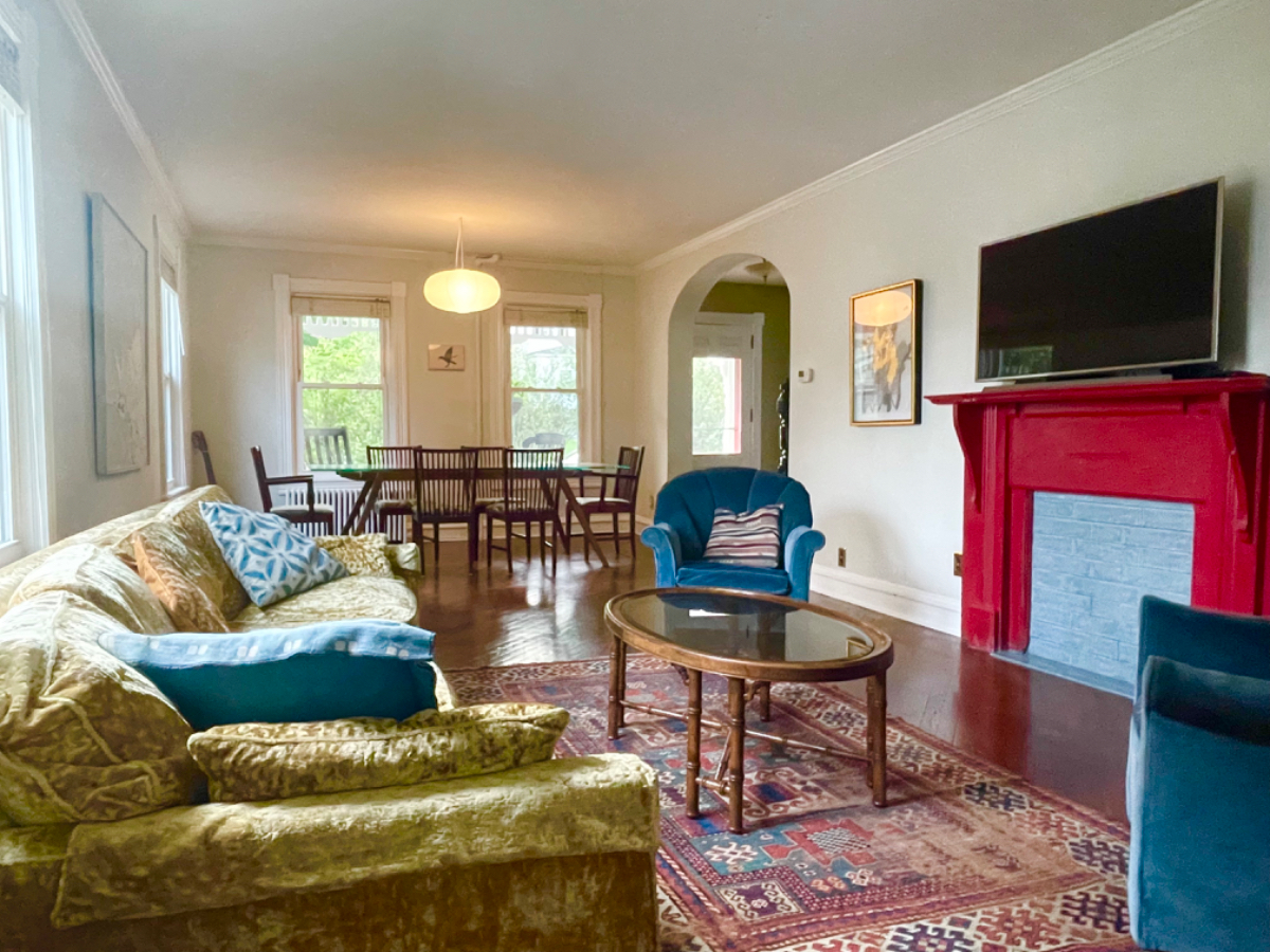 Enchanting Fully Furnished Victorian House - Photo 8