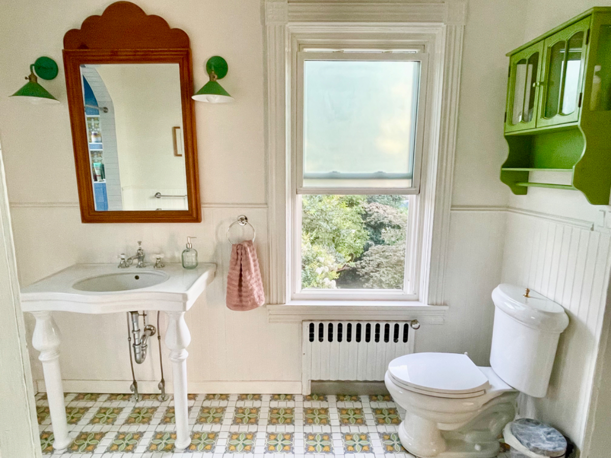 Enchanting Fully Furnished Victorian House - Photo 9