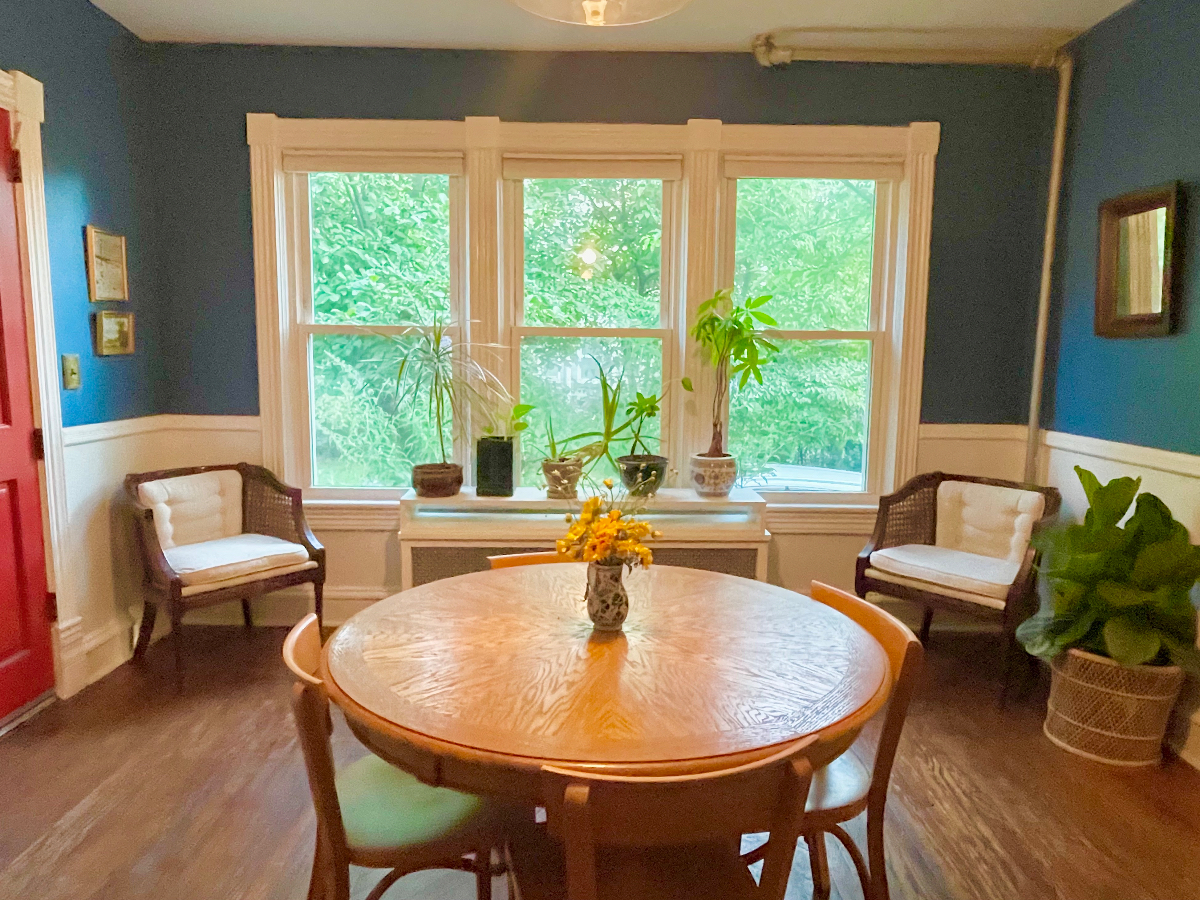 Enchanting Fully Furnished Victorian House - Photo 2