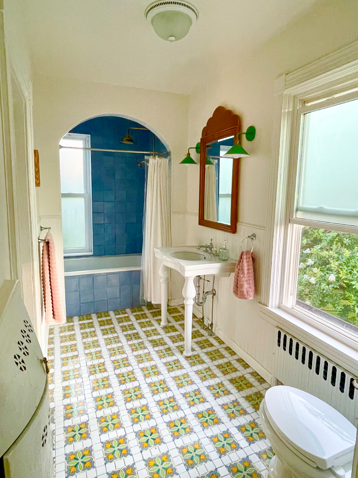 Enchanting Fully Furnished Victorian House - Photo 10