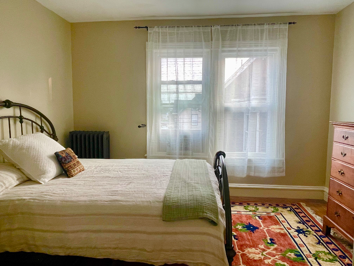 Enchanting Fully Furnished Victorian House - Photo 12