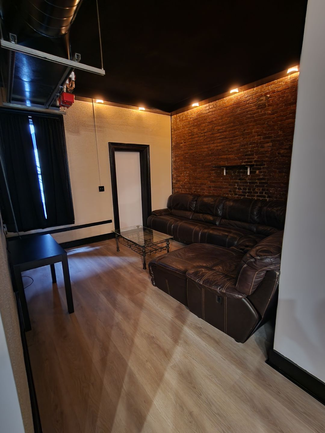 Newly Renovated Loft Apartment, 4 bedrooms or by-the-room - Photo 3