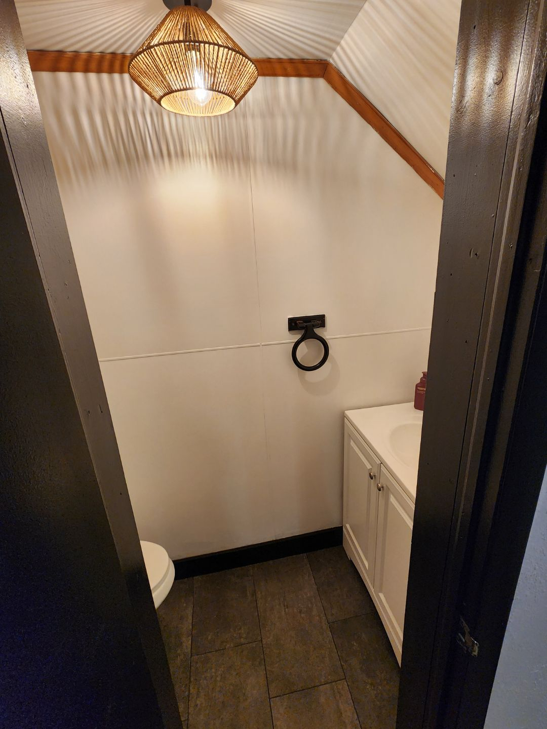 Newly Renovated Loft Apartment, 4 bedrooms or by-the-room - Photo 9
