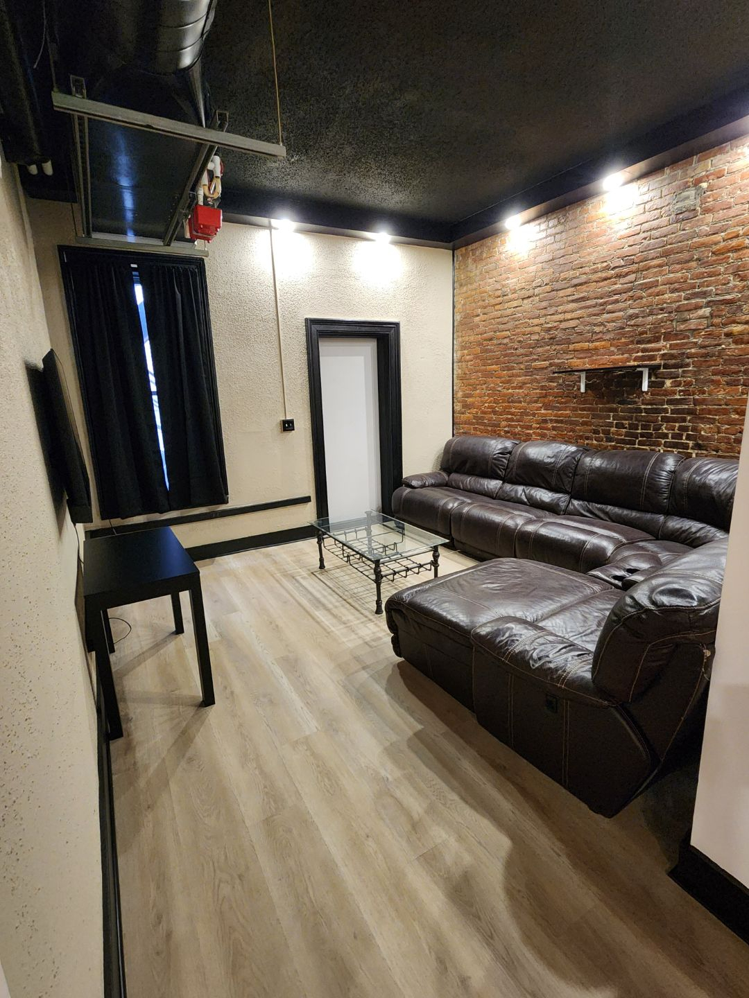 Newly Renovated Loft Apartment, 4 bedrooms or by-the-room - Photo 10