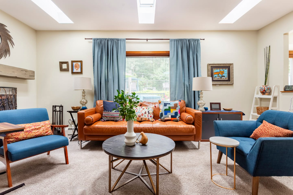Bright Queen Room + Pool & Desk - 20 Min to Huntington Hospital. Female housemates only - Photo 5