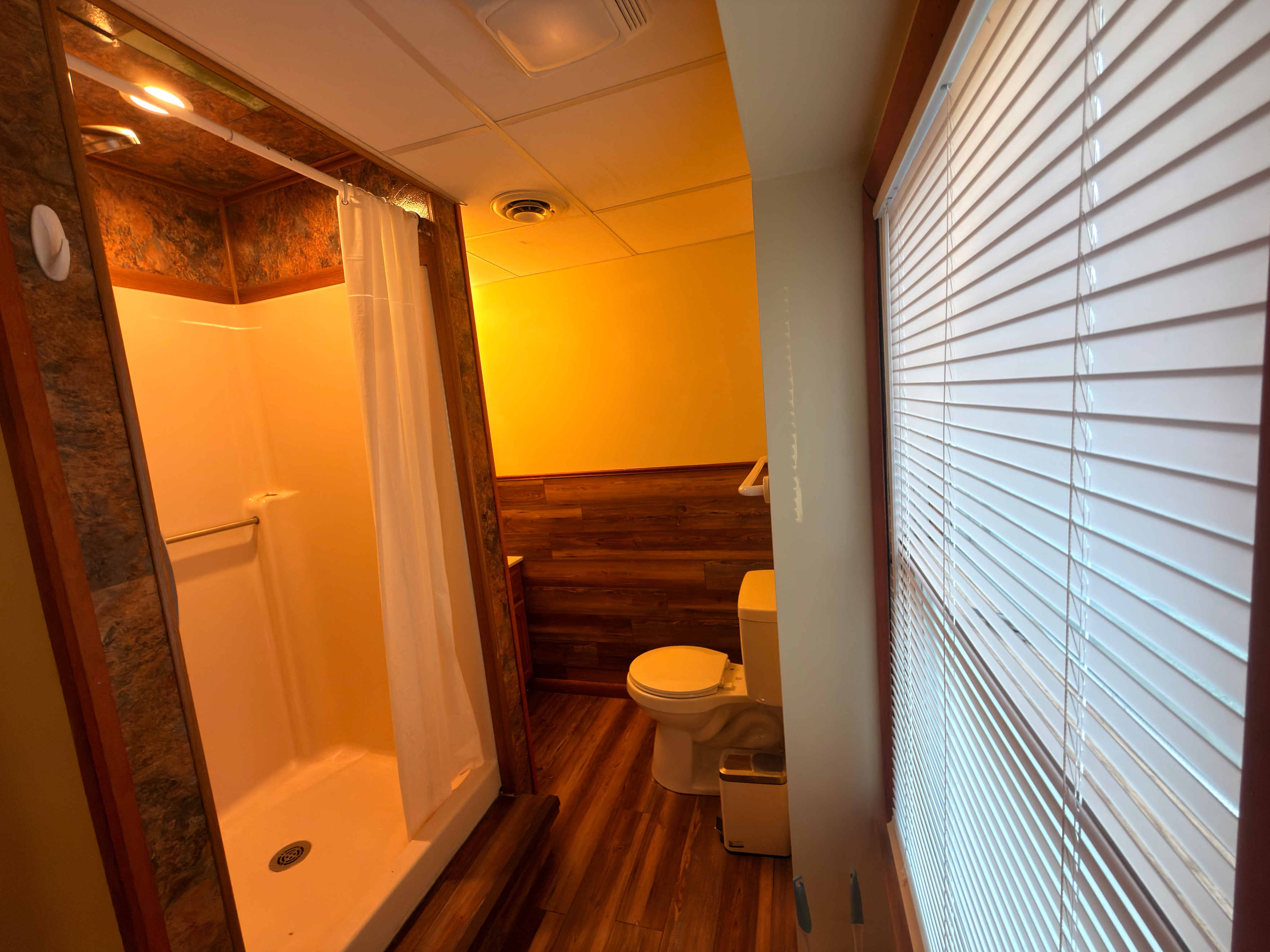 Private, Fully Furnished 1-2BR Home, Easy Access, on Quiet Dead-End Street - High-Speed Wi-Fi Includ - Photo 4