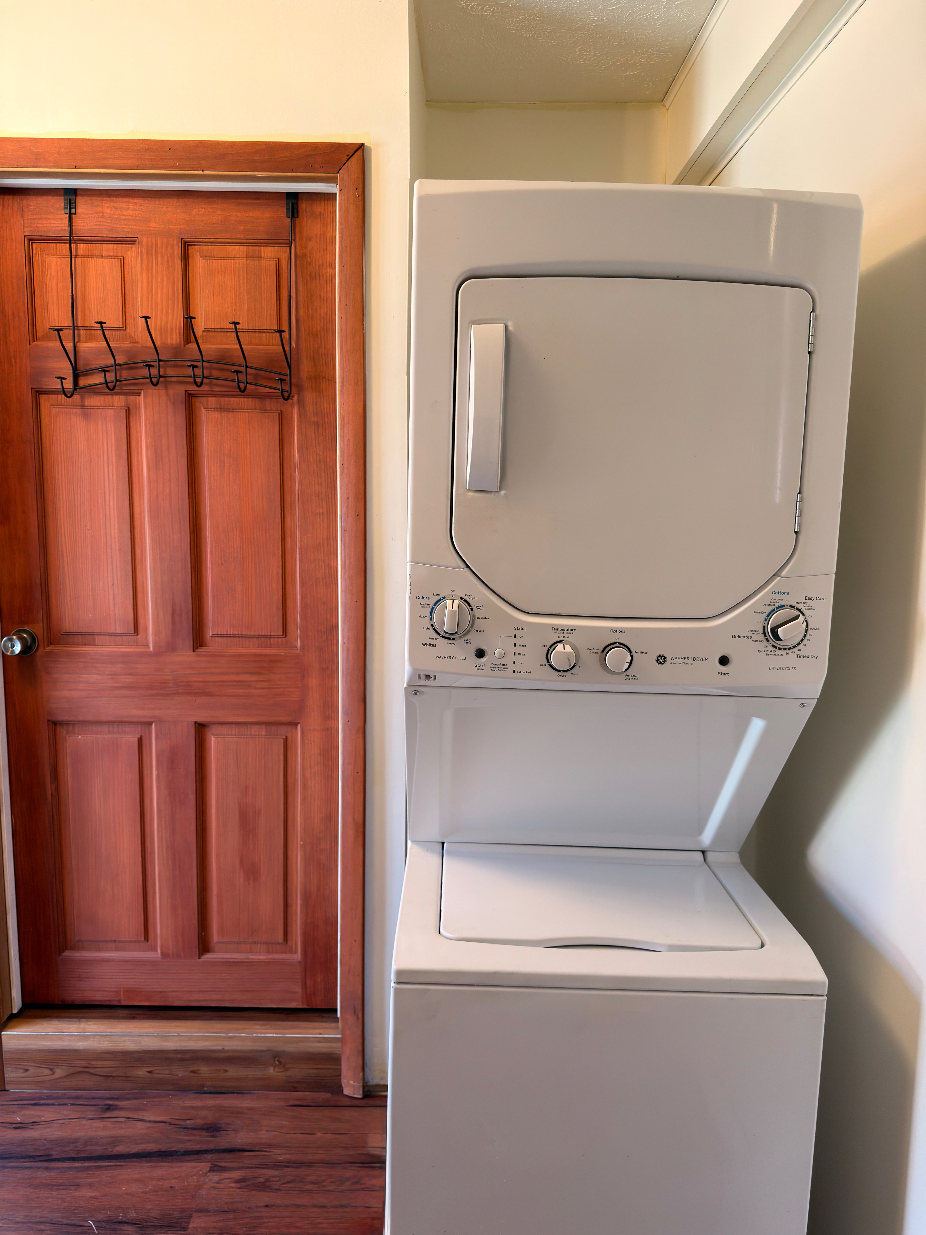 Private, Fully Furnished 1-2BR Home, Easy Access, on Quiet Dead-End Street - High-Speed Wi-Fi Includ - Photo 8