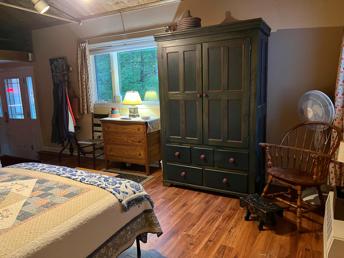 Rent this 1960s-Style Vermont Ski Cabin 1BR Apartment for Season or by Month - Photo 10