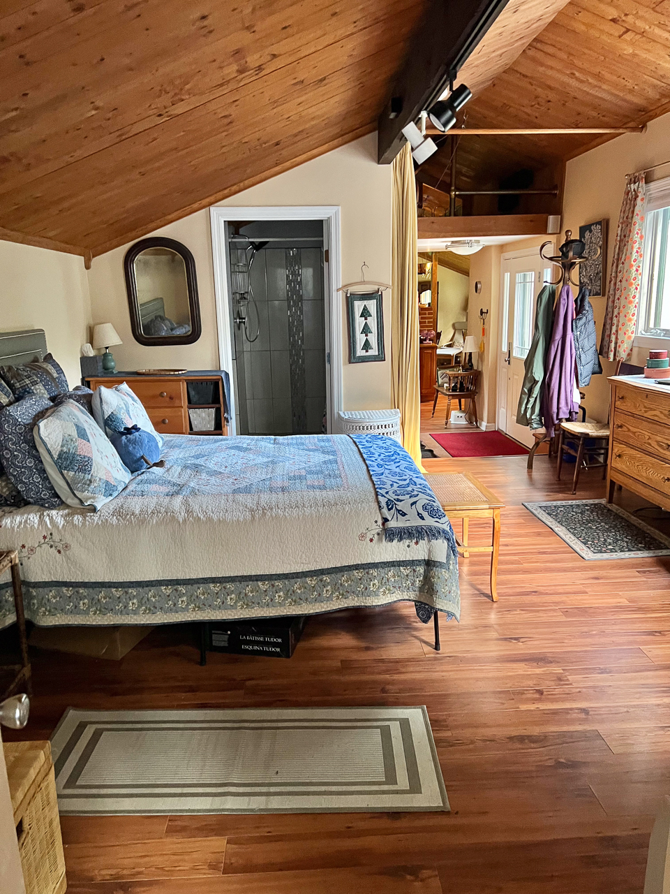 Rent this 1960s-Style Vermont Ski Cabin 1BR Apartment for Season or by Month - Photo 12