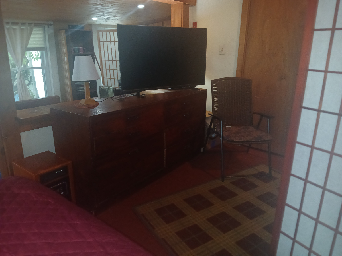 Convenient comfort in beautiful Hudson Highlands setting, with easy access to NYC - Photo 1