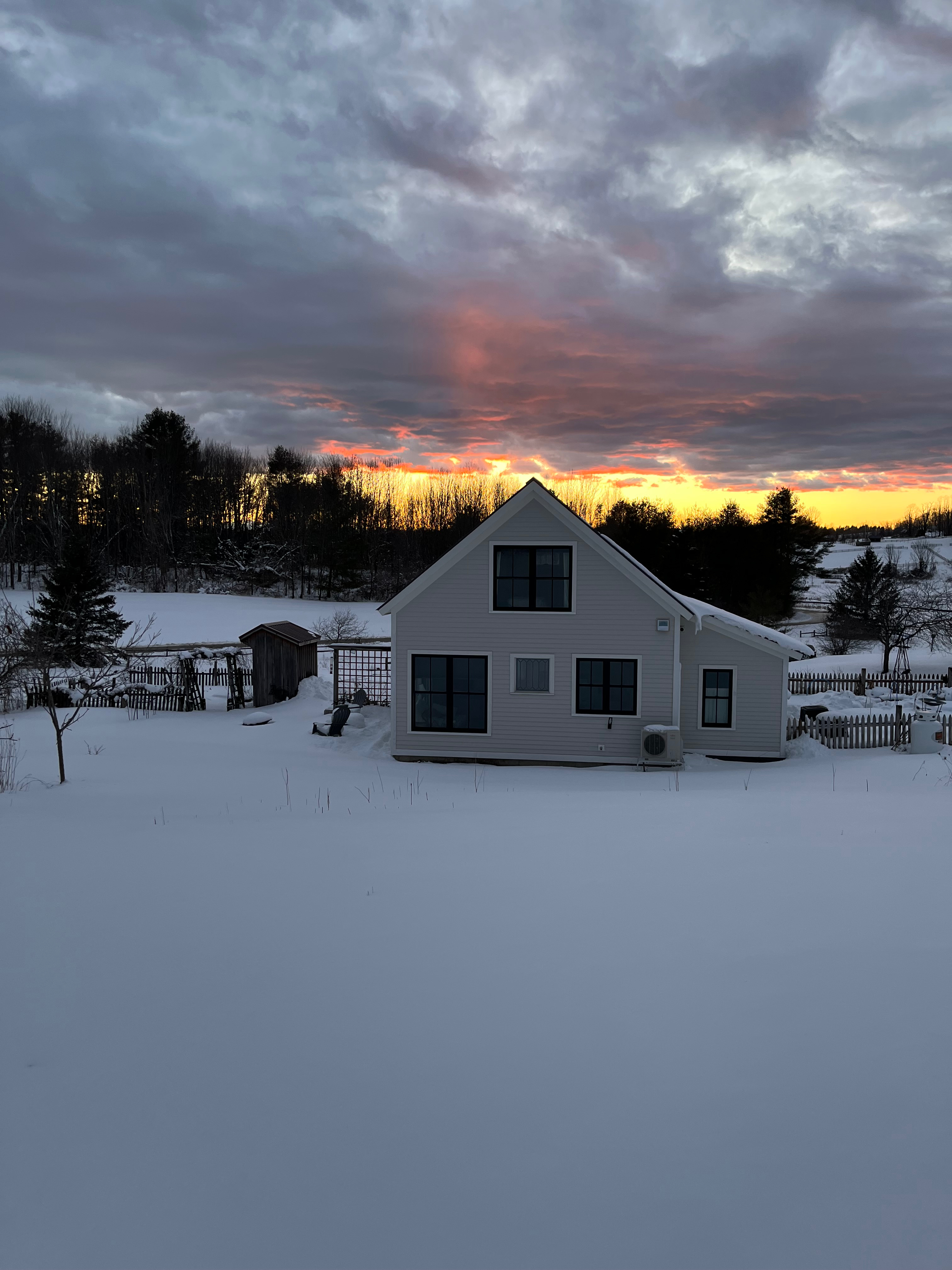 Beautiful light filled one bedroom cottage in country - Photo 3