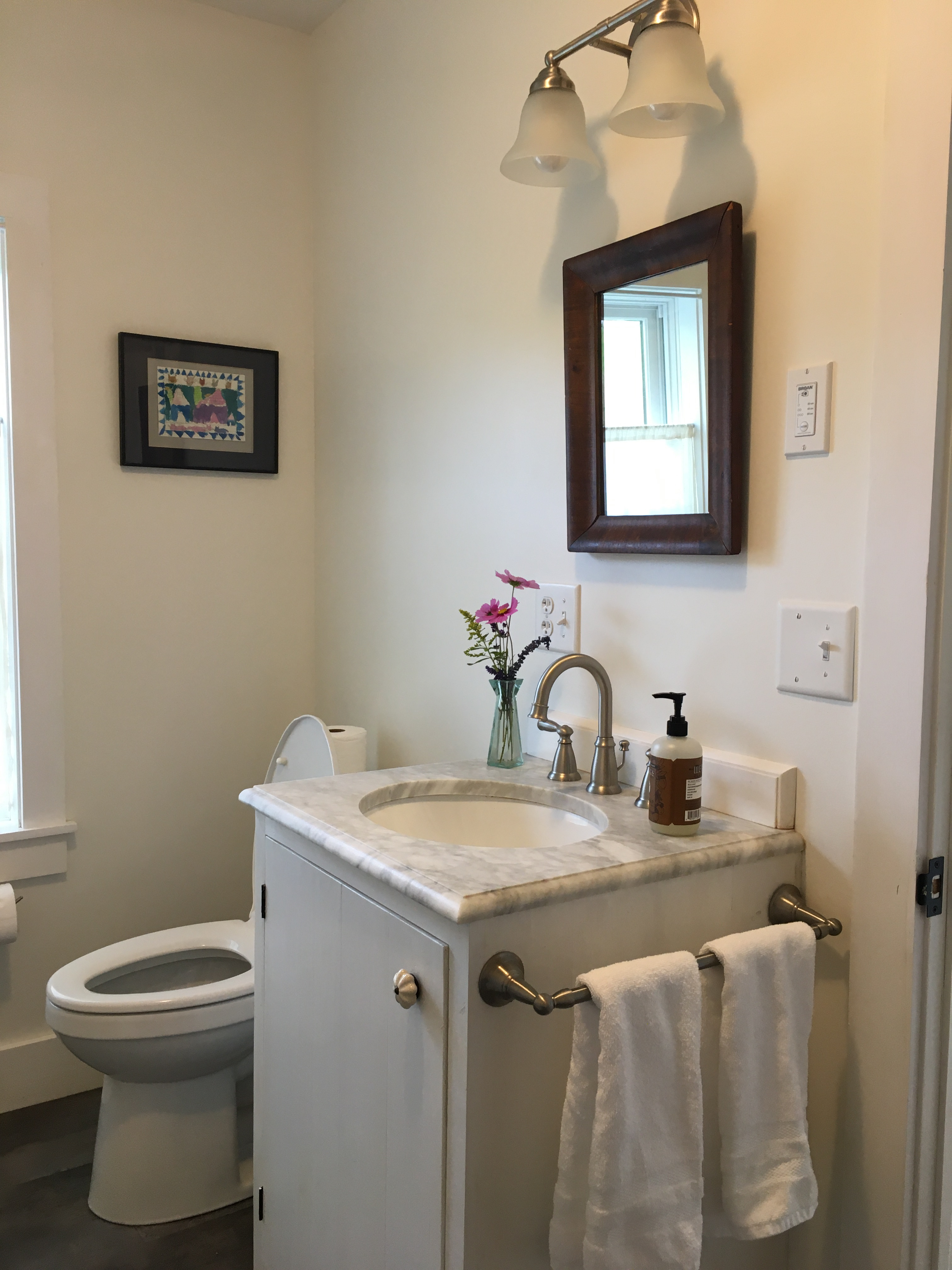 Beautiful light filled one bedroom cottage in country - Photo 8
