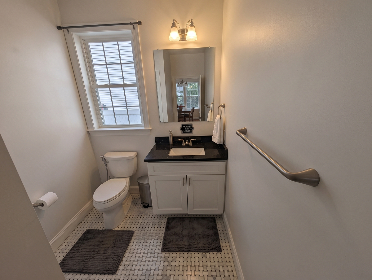 Modern 4 Bedroom House with 2 Parking Spots and Edible Garden in Mount Kisco - Photo 12