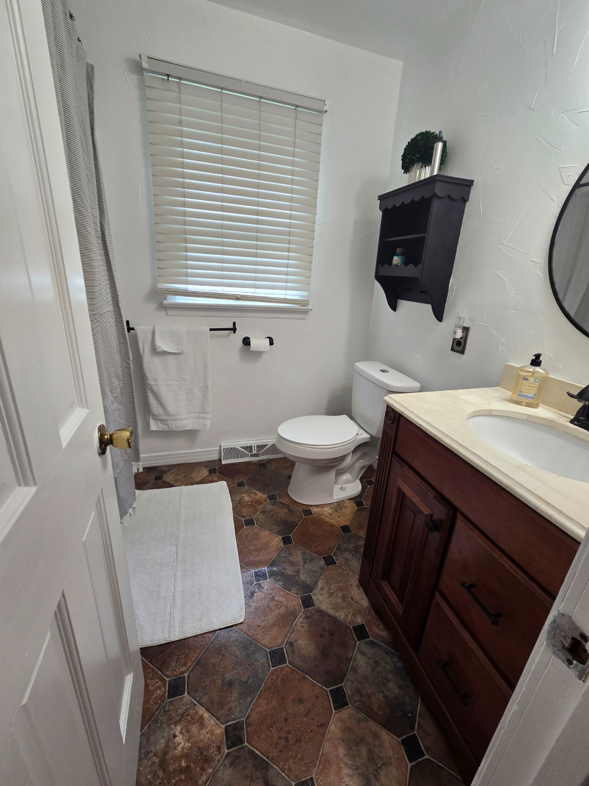 Private bedroom, bathroom,den country house - Photo 8