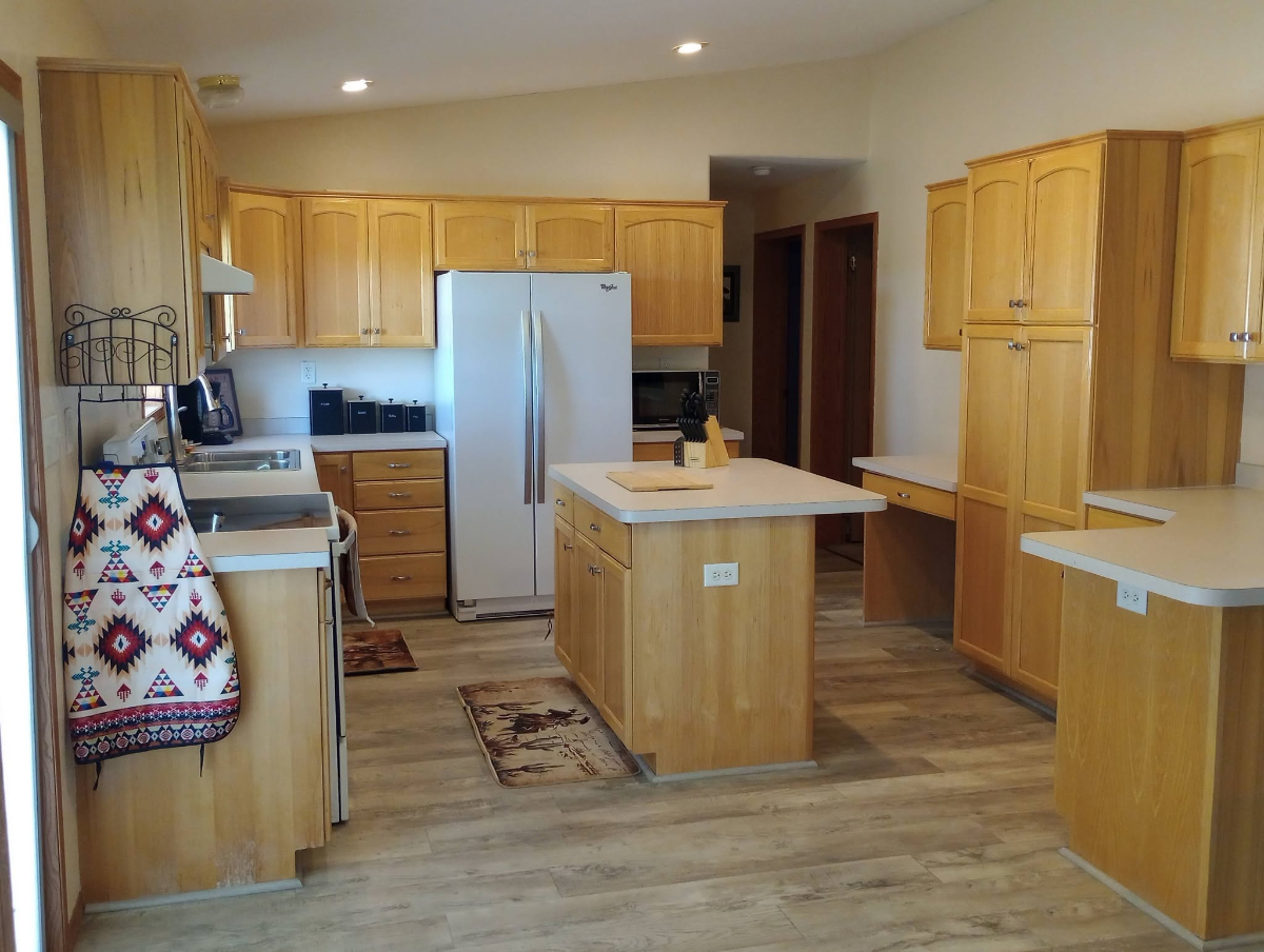 FULLY FURNISHED 3/2 COUNTRY HOME JUST 7 MINUTES FROM NEW HOSPITAL - Photo 2