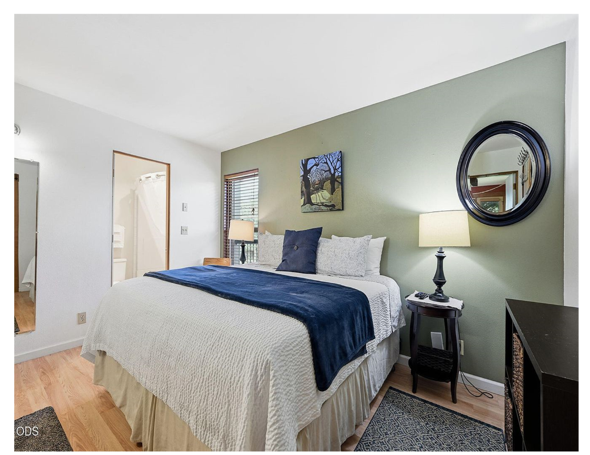 $2,359/Month - Furnished Bend Condo - ALL UTILITIES INCLUDED - Photo 3