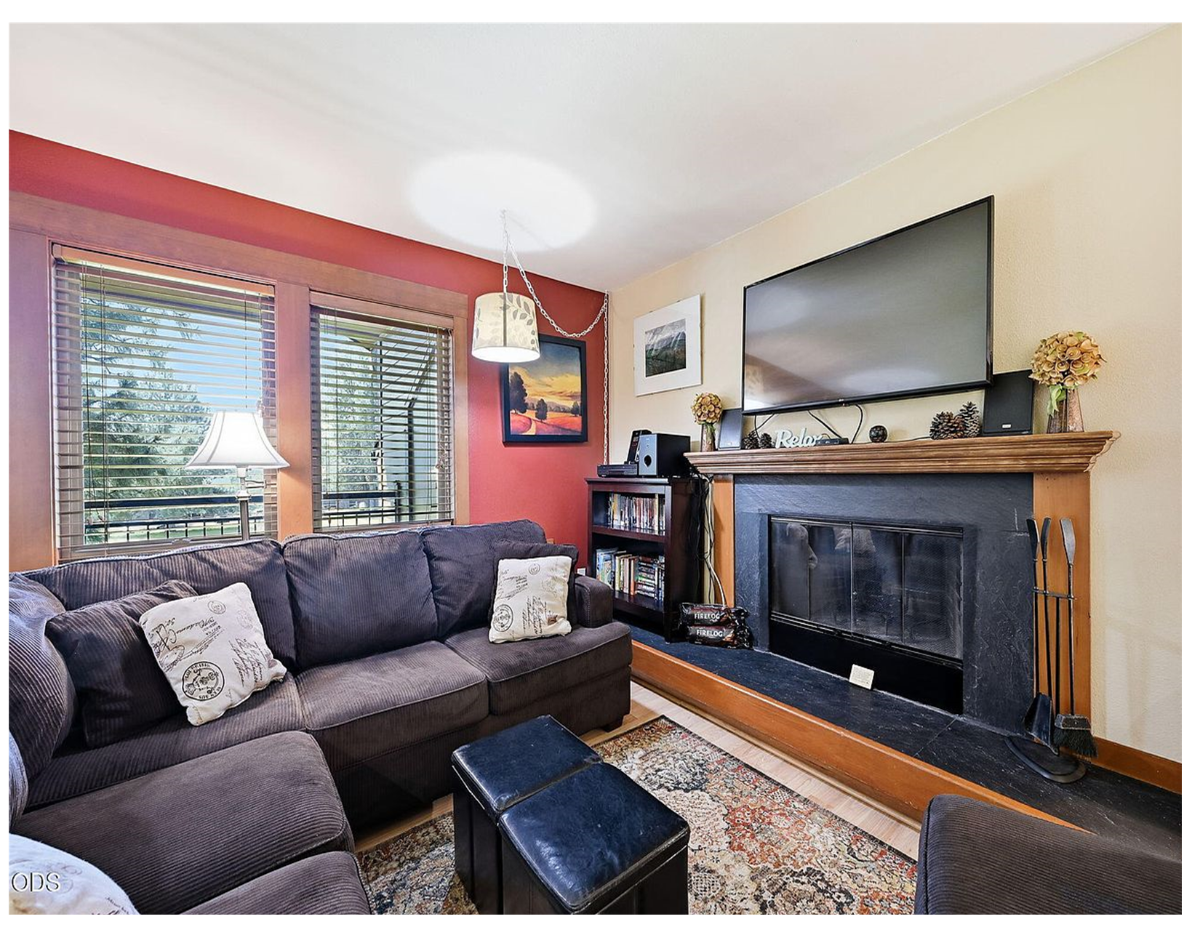 $2,359/Month - Furnished Bend Condo - ALL UTILITIES INCLUDED - Photo 2