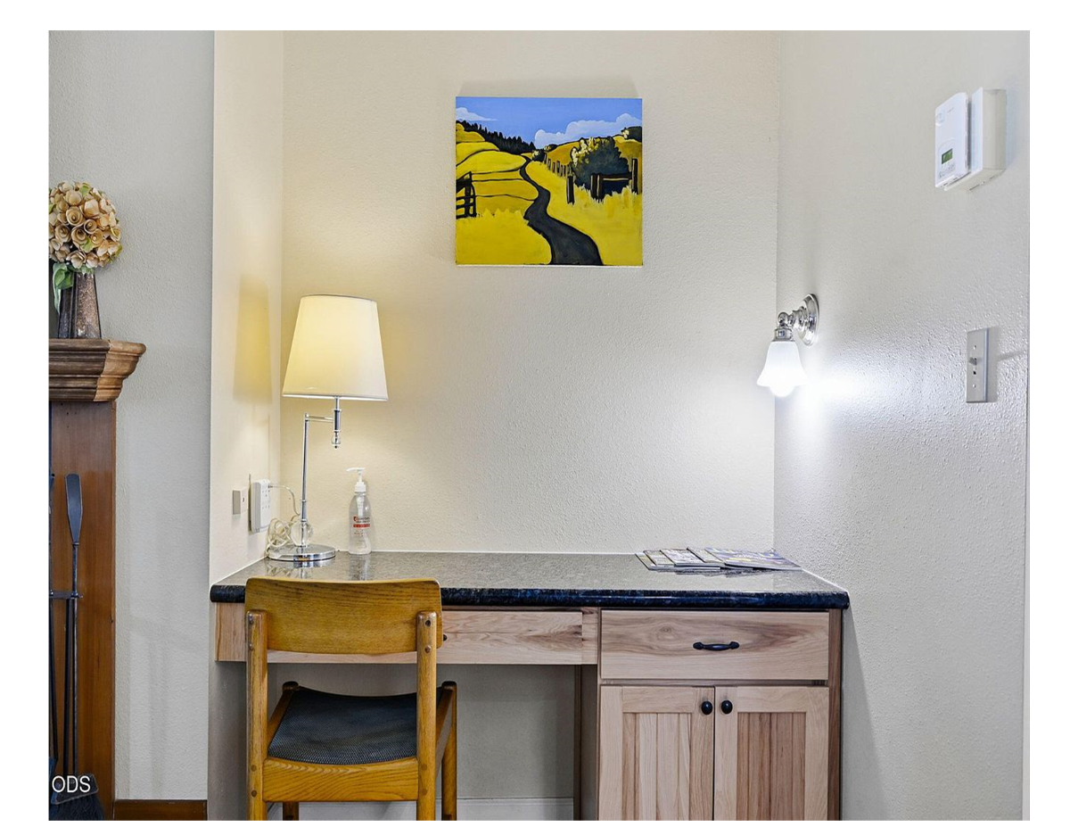 $2,359/Month - Furnished Bend Condo - ALL UTILITIES INCLUDED - Photo 4