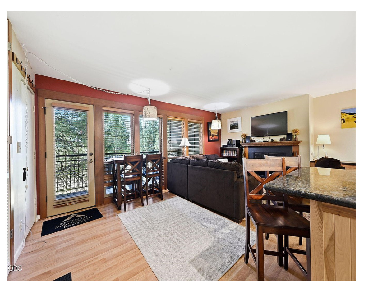 $2,359/Month - Furnished Bend Condo - ALL UTILITIES INCLUDED - Photo 5