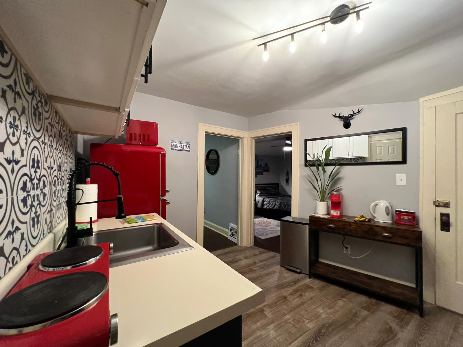 Cozy Furnished Home in Quiet Parma Neighborhood - Photo 2