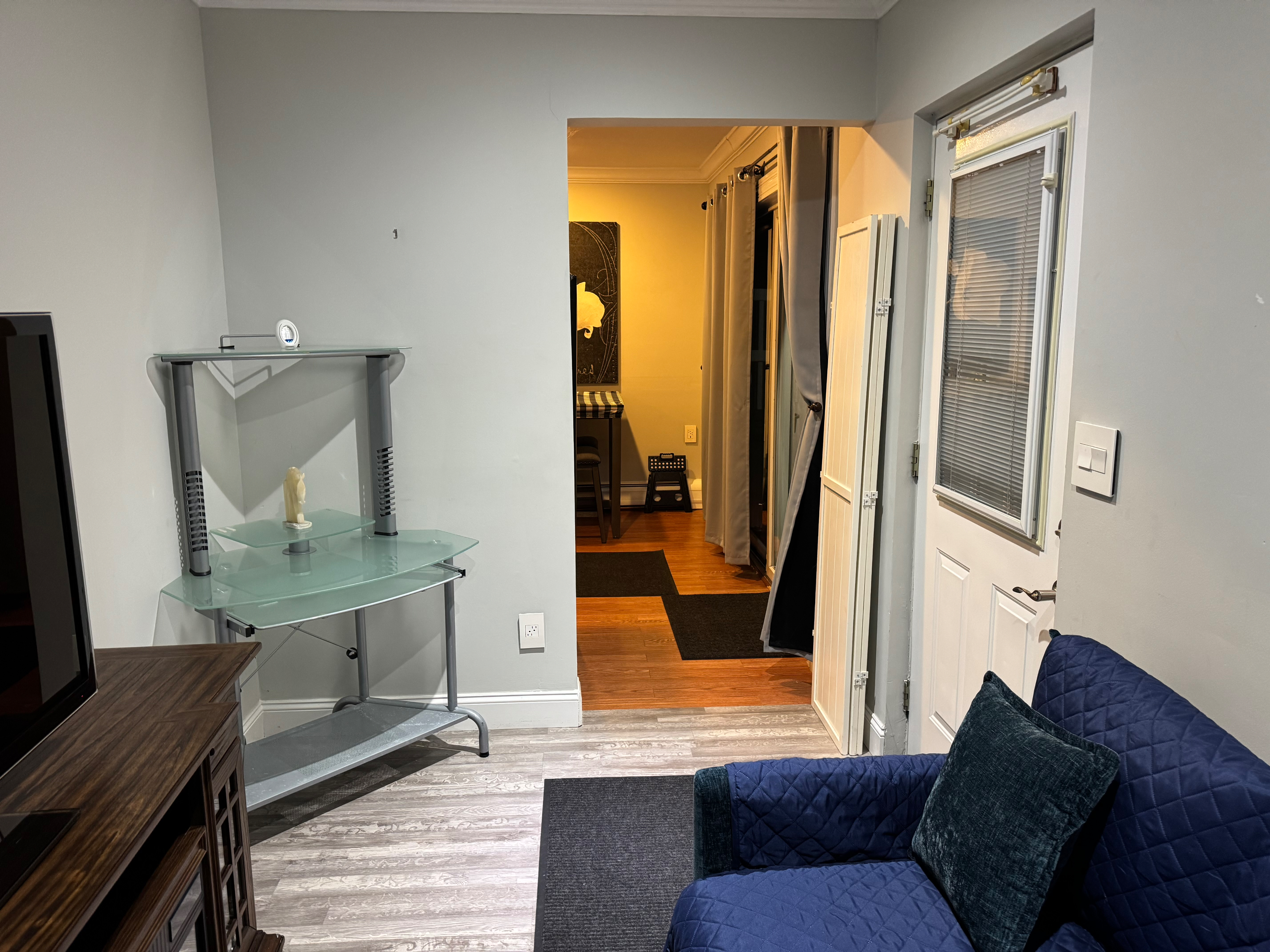 NURSE'S NOOK! Private one bedroom apartment off private driveway in large home surrounded by beautif - Photo 3