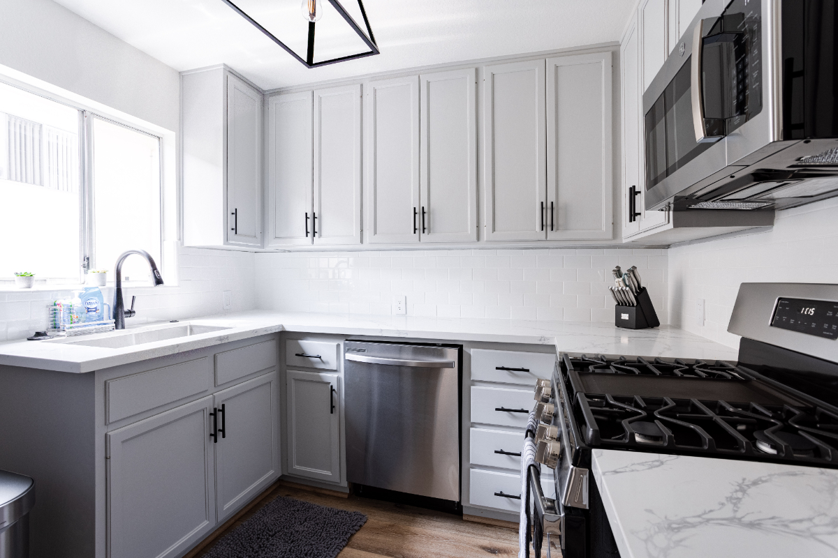 2 bedroom 2 bathroom-two level townhome with AC and parking for two cars! - Photo 6