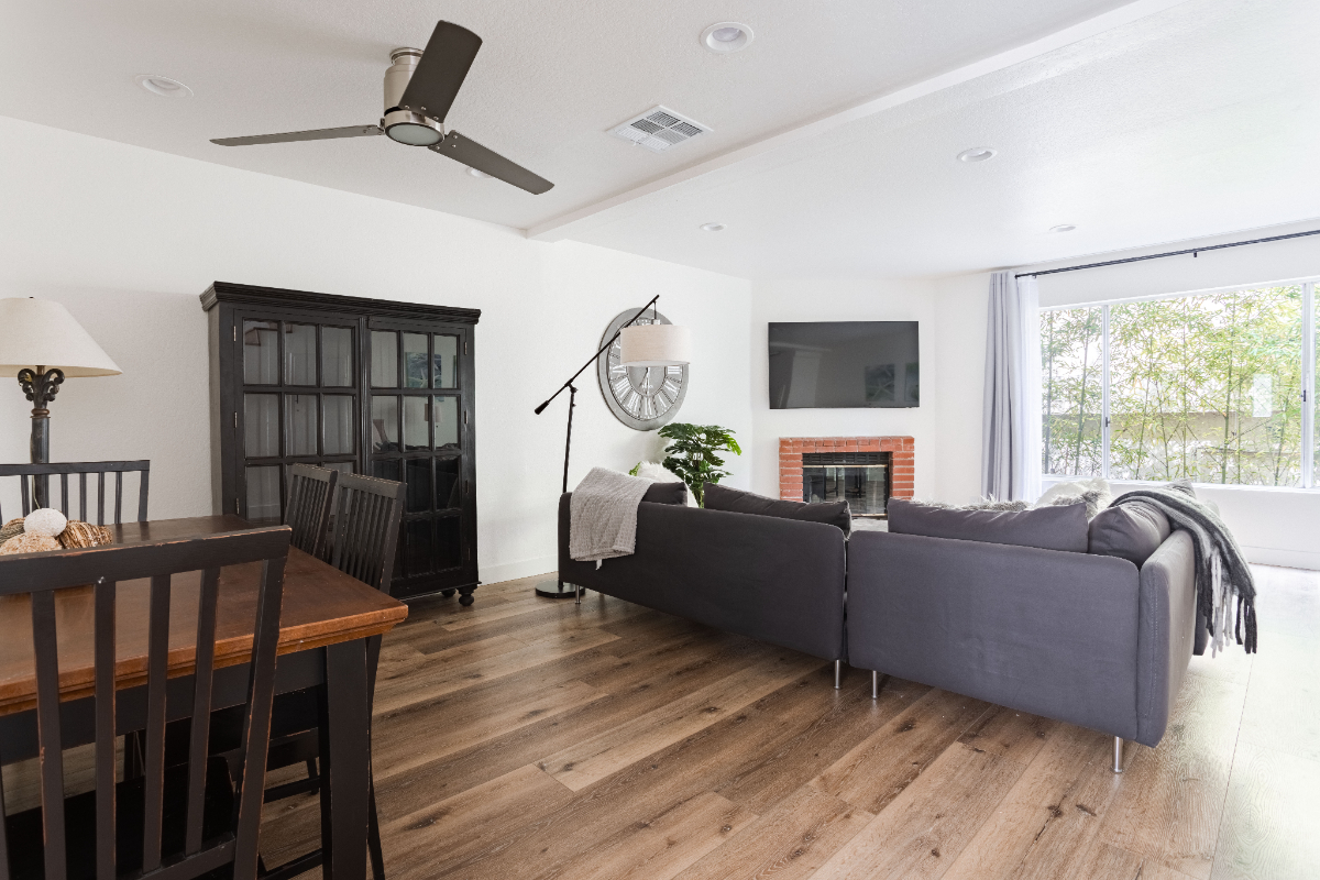 2 bedroom 2 bathroom-two level townhome with AC and parking for two cars! - Photo 4