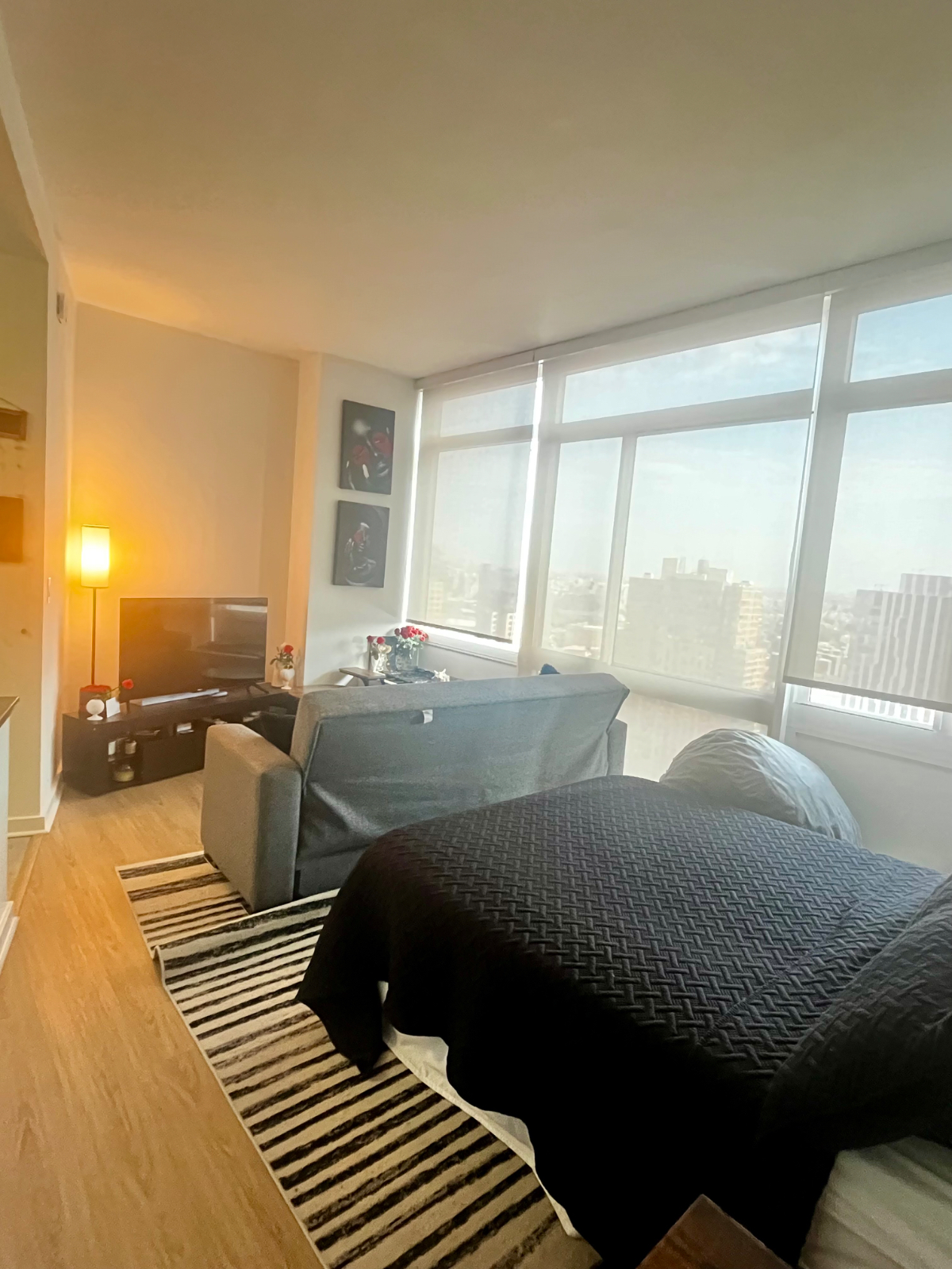 Sunny Studio High Rise Apt - Photo 2