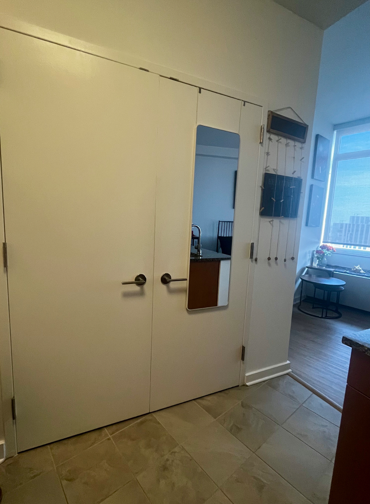 Sunny Studio High Rise Apt - Photo 7