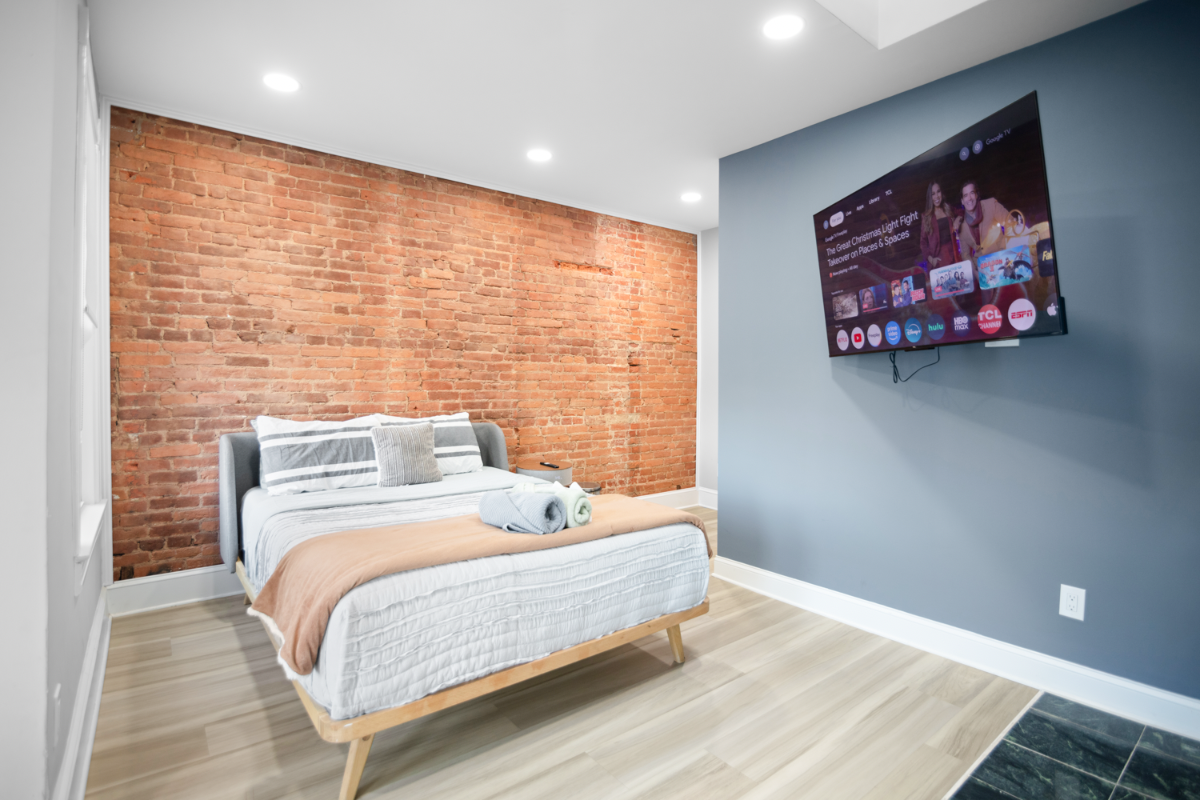 Impeccable Capitol Hill Living - Photo 2