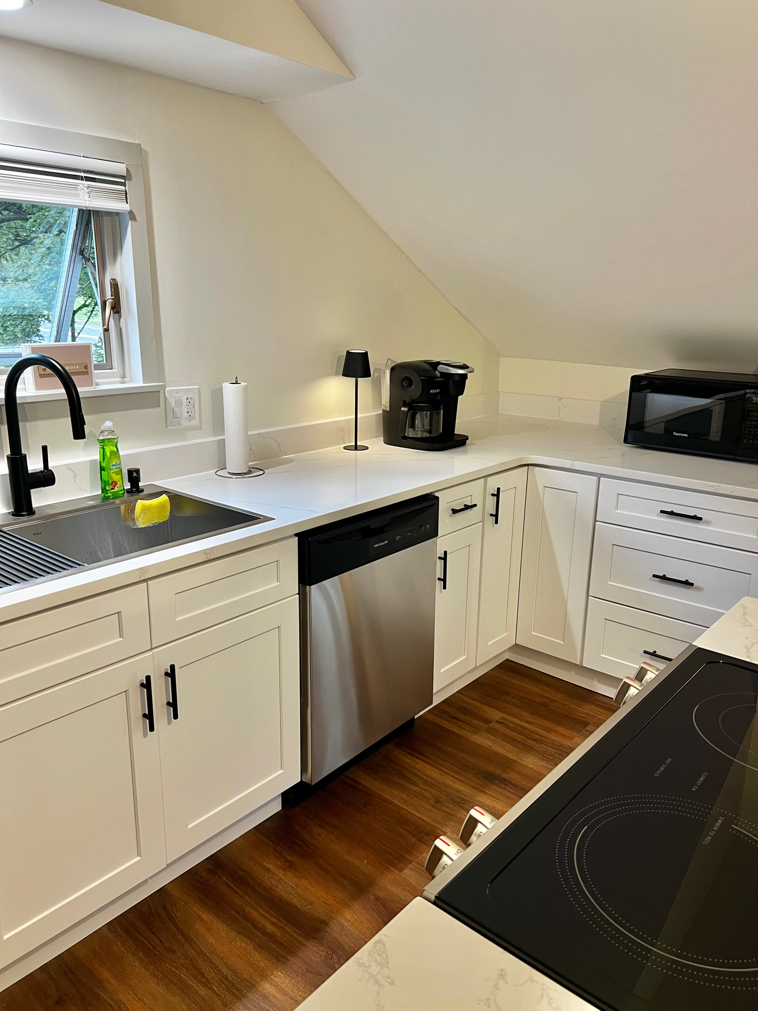 Bright & Contemporary 1BR Apartment | Work-Friendly & Fully Equipped - Photo 5