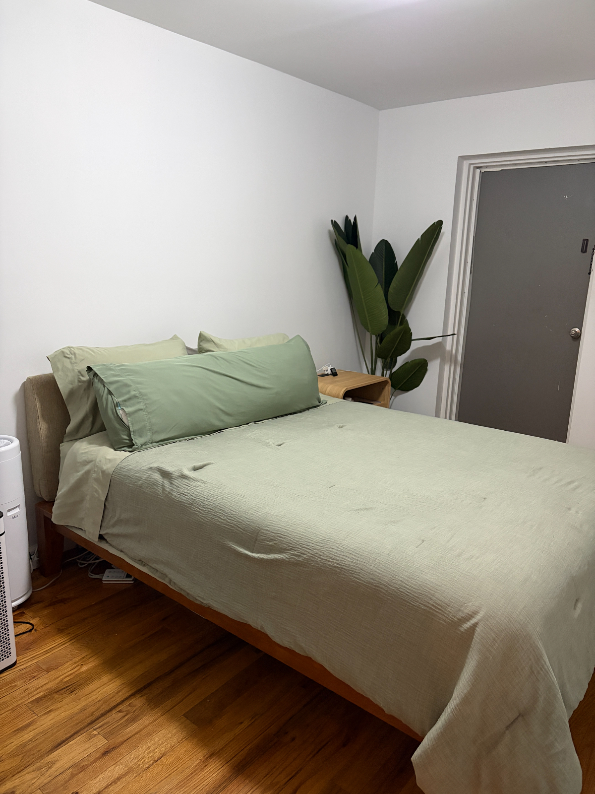 2-Bed, Fully stocked, WFH Set-Up complete with yoga mats, laundry and water filters! - Photo 2