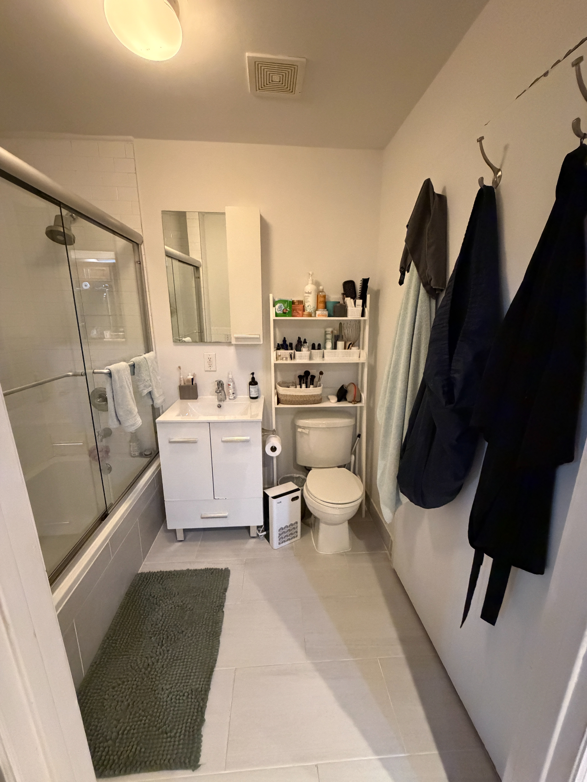 2-Bed, Fully stocked, WFH Set-Up complete with yoga mats, laundry and water filters! - Photo 7