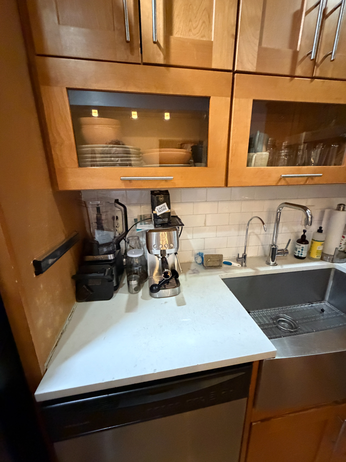 2-Bed, Fully stocked, WFH Set-Up complete with yoga mats, laundry and water filters! - Photo 8