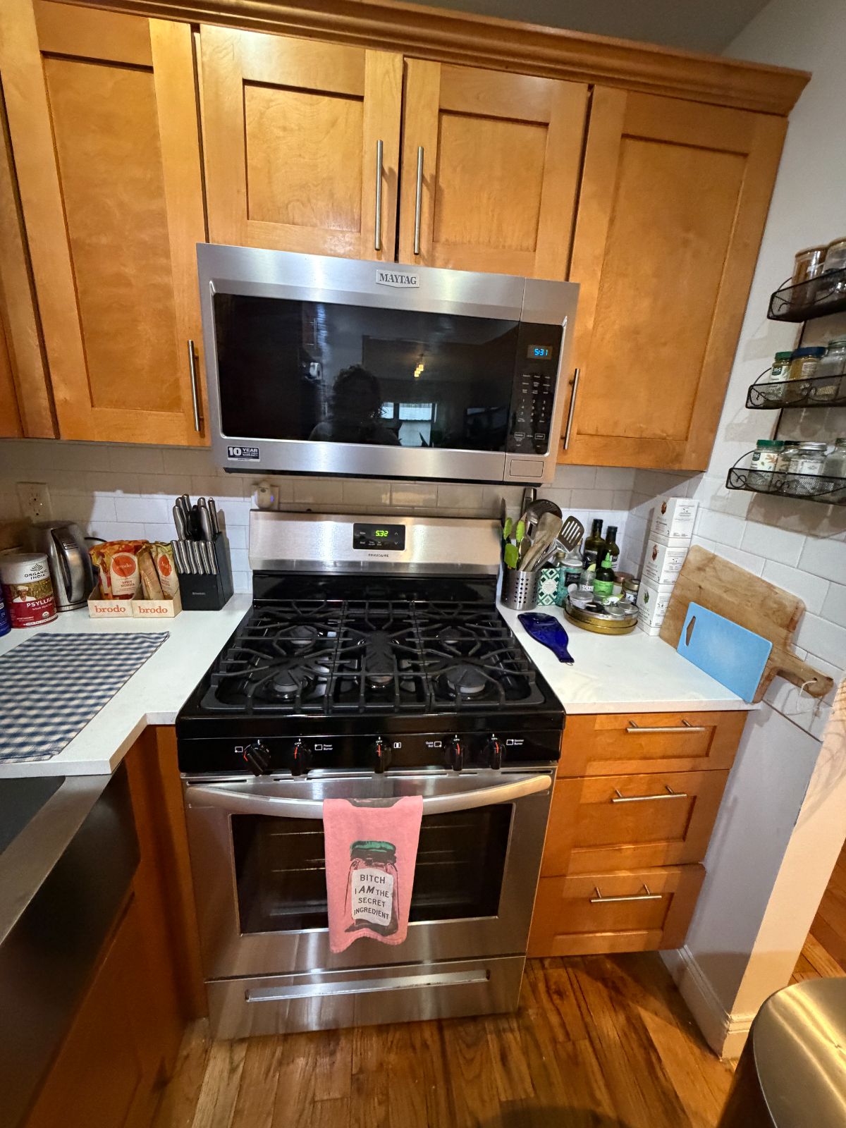 2-Bed, Fully stocked, WFH Set-Up complete with yoga mats, laundry and water filters! - Photo 10