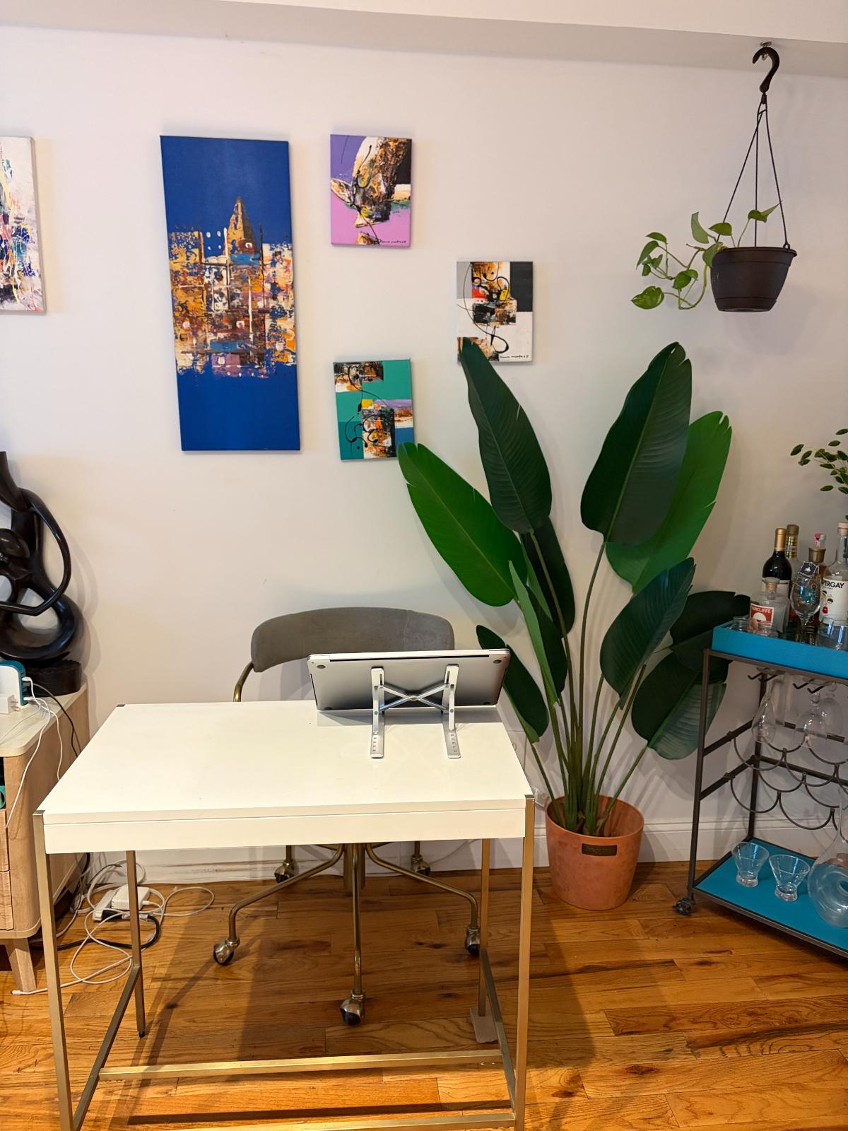 2-Bed, Fully stocked, WFH Set-Up complete with yoga mats, laundry and water filters! - Photo 11