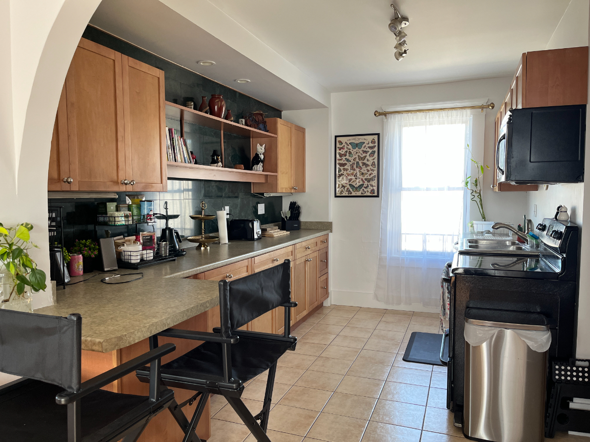 Stylish One Bed, One Bath in Downtown Saint Albans City with Artsy Vibes and Stunning Sunset Views - Photo 5
