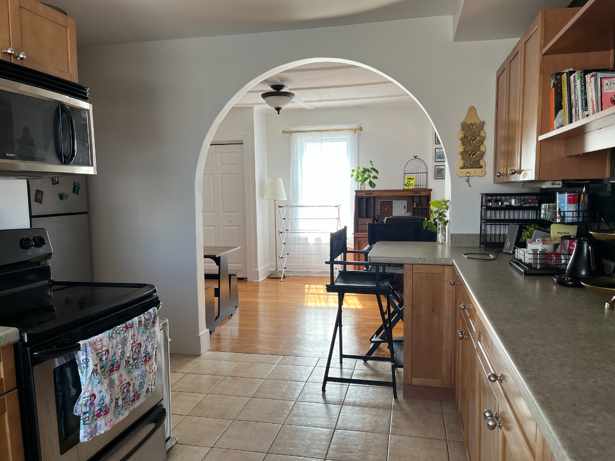 Stylish One Bed, One Bath in Downtown Saint Albans City with Artsy Vibes and Stunning Sunset Views - Photo 8