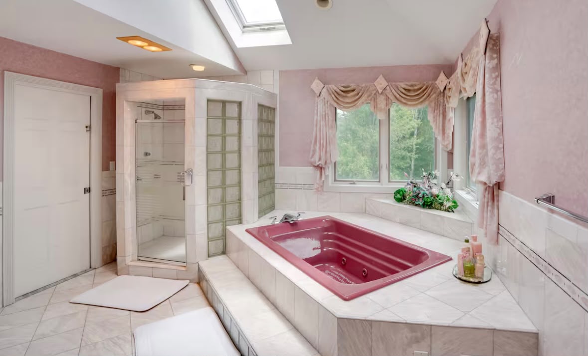 Private, Quiet Rooms in a Spacious and Beautiful Home Room 1 - Photo 10