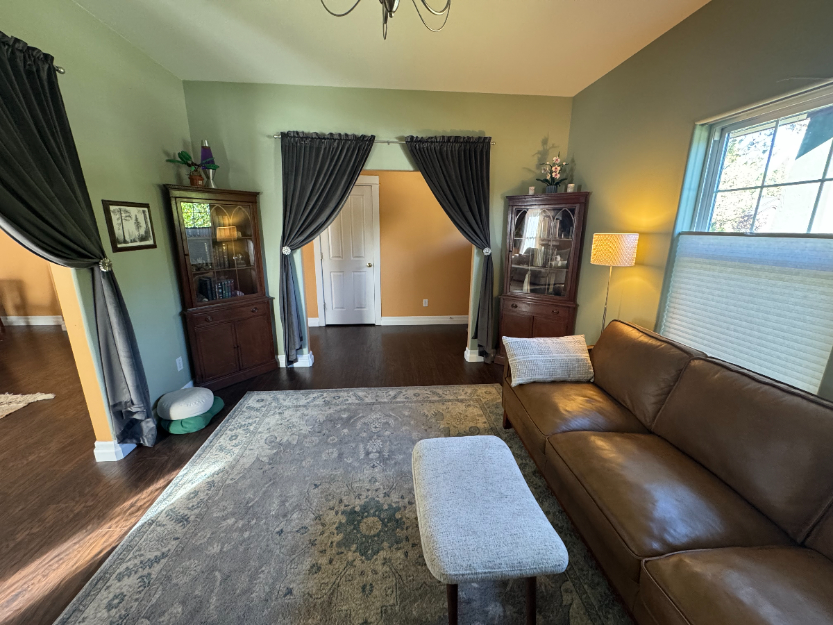 Ski Season Basecamp / Traveling Nurse Housing - Furnished 3BR/2BA, Quiet SE Bend, 10 Min to St. Charles - Photo 6