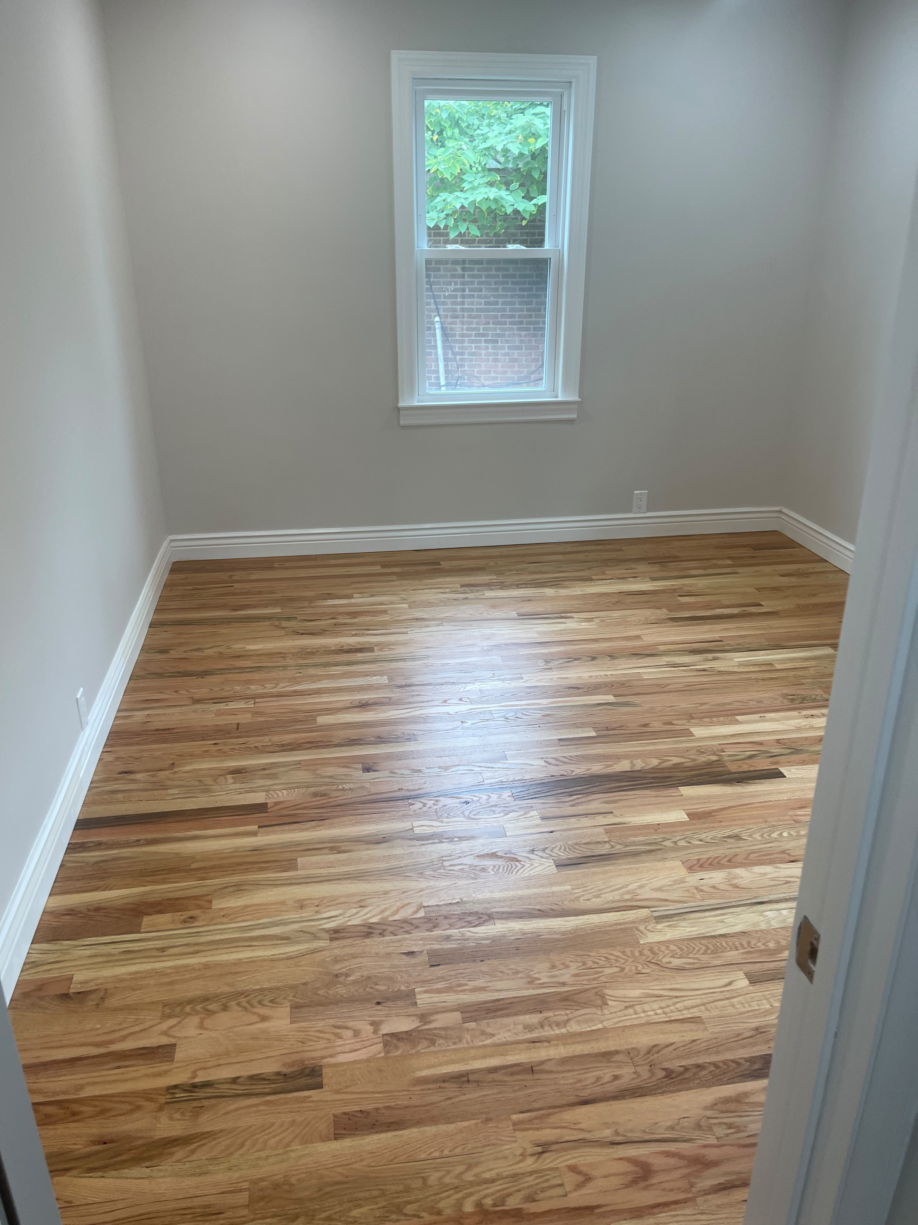 Gorgeous RM in house brand new - Photo 3