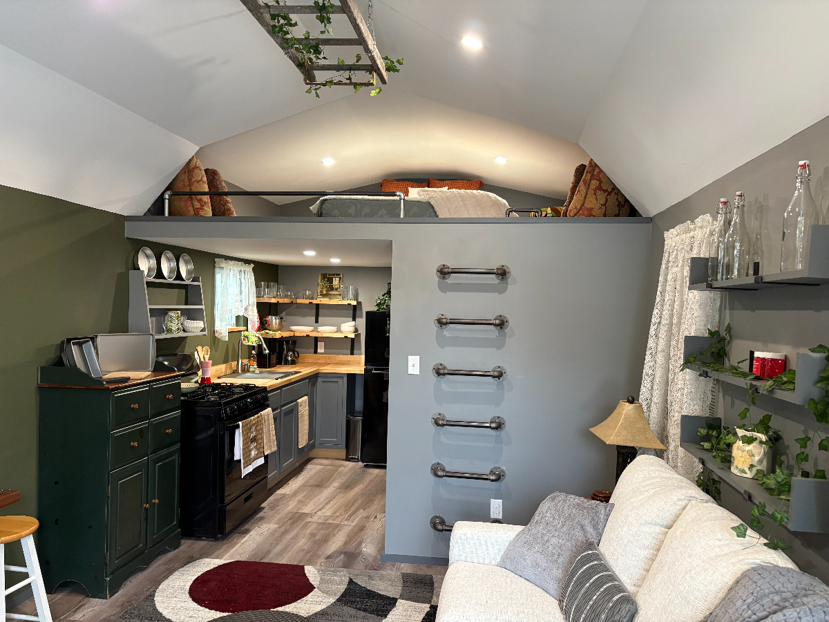Chateau Itty Bitty - Photo 1