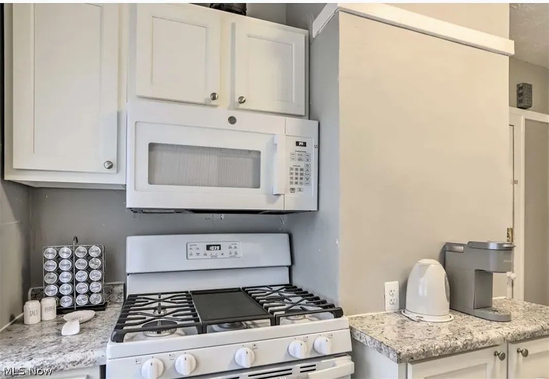 Comfortable Furnished First Floor Apartment Near University Circle, Hospitals, Transit And Parks - Photo 6