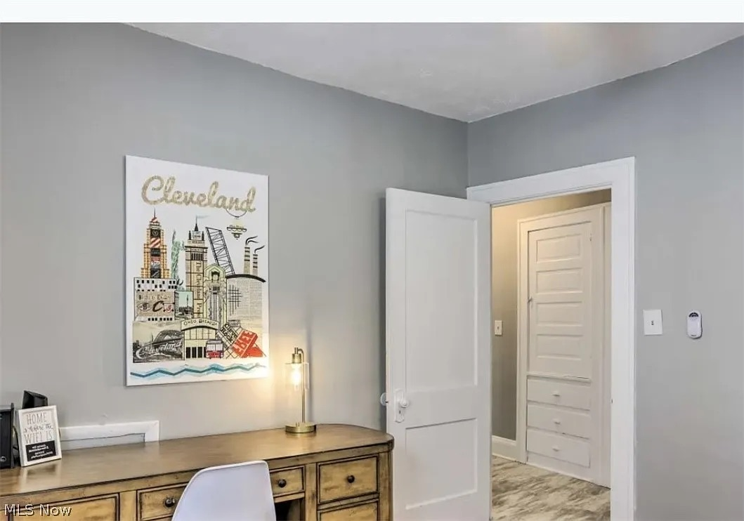 Comfortable Furnished First Floor Apartment Near University Circle, Hospitals, Transit And Parks - Photo 9