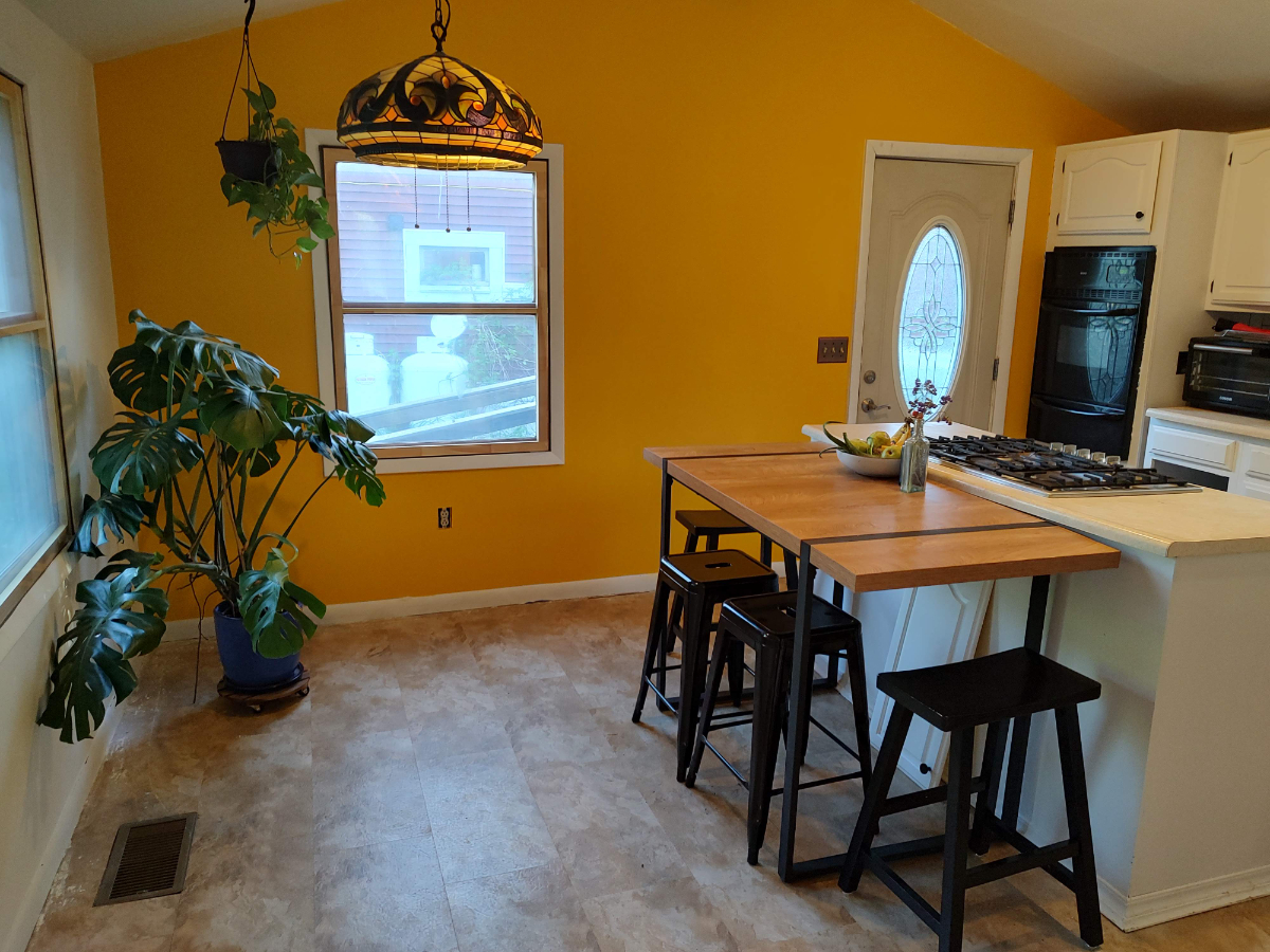 Peaceful 2-Bedroom Stay With Office Near UVM Medical Center And Downtown Burlington - Photo 4