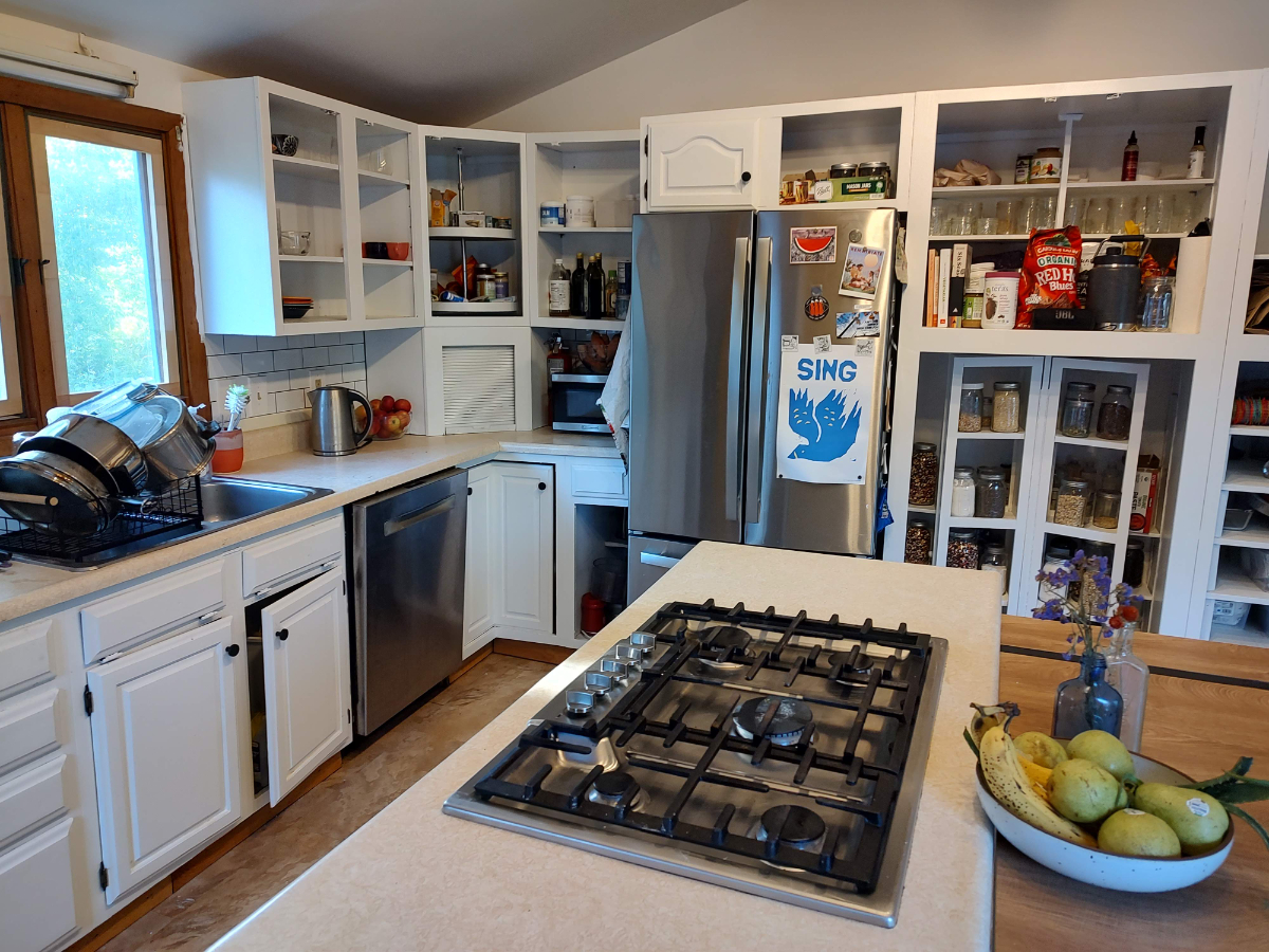 Peaceful 2-Bedroom Stay With Office Near UVM Medical Center And Downtown Burlington - Photo 3