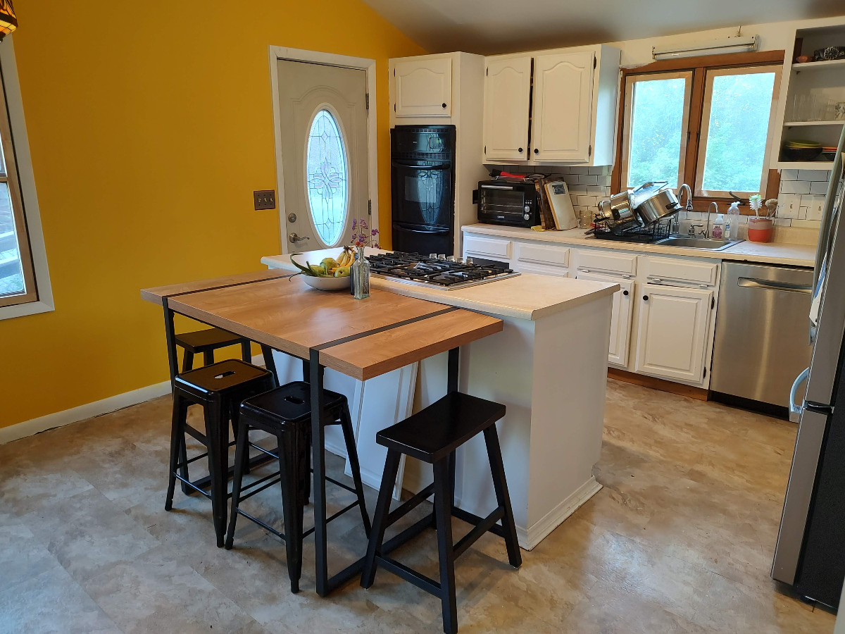 Peaceful 2-Bedroom Stay With Office Near UVM Medical Center And Downtown Burlington - Photo 2