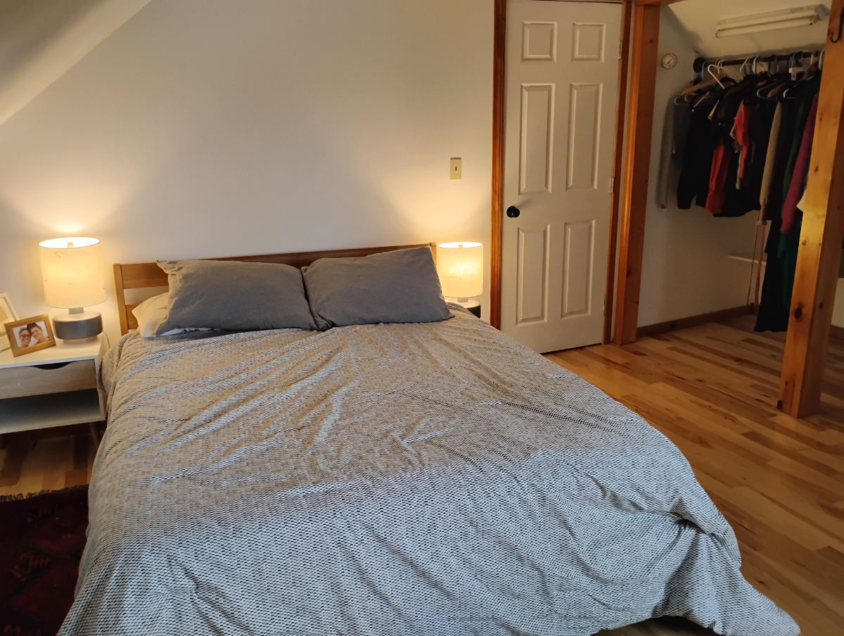 Peaceful 2-Bedroom Stay With Office Near UVM Medical Center And Downtown Burlington - Photo 5