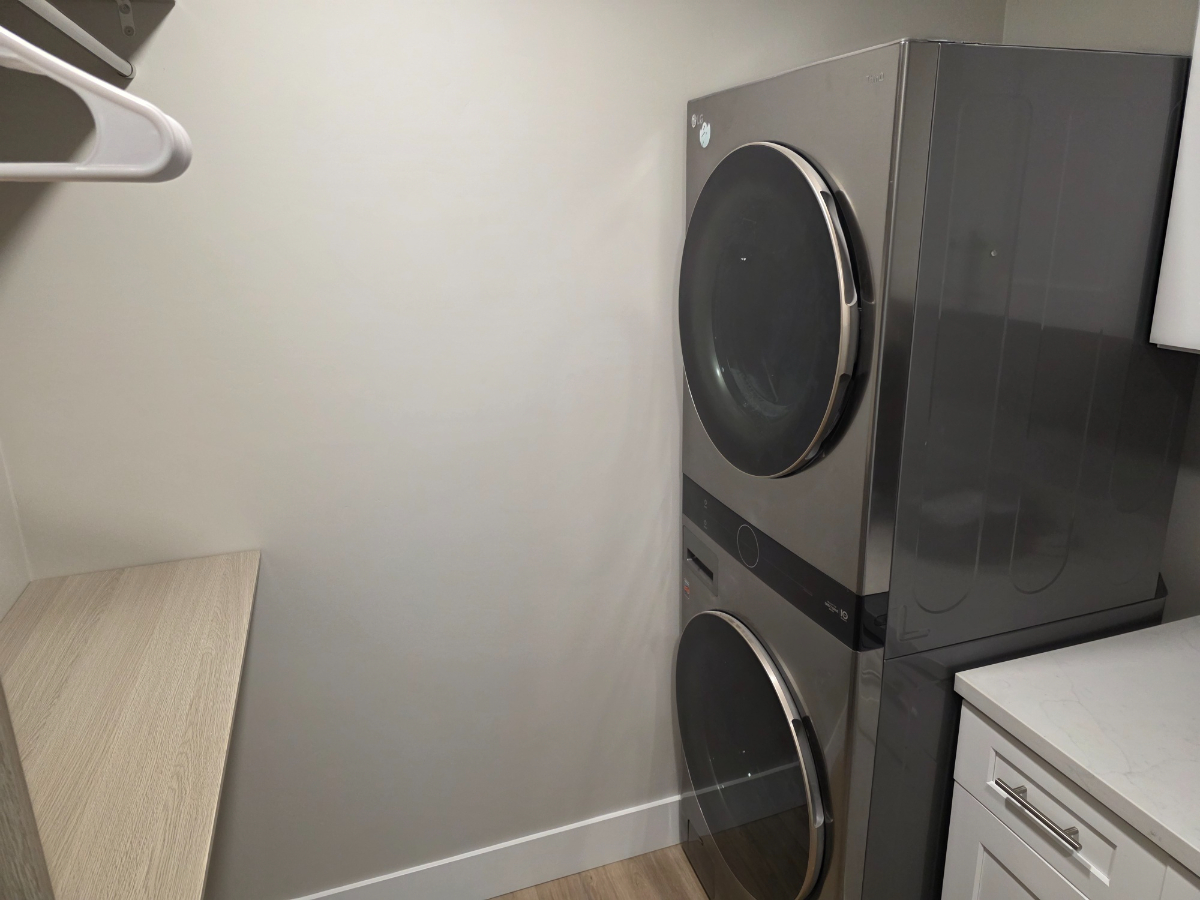 Luxury retreat, fully remodeled one-bedroom with premium finishes. - Photo 5